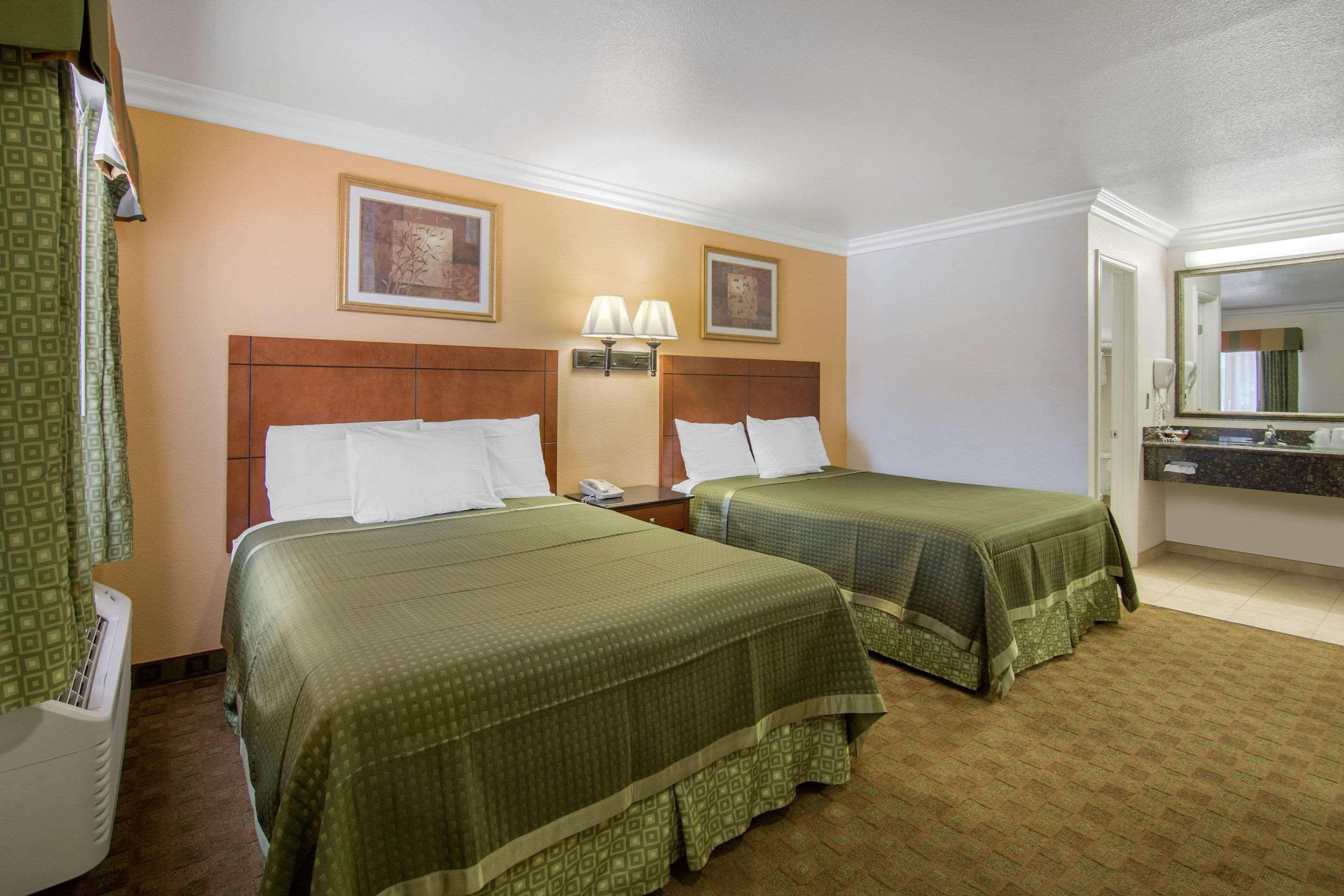 Rodeway Inn Adelanto Us 395 Exterior foto